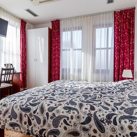 Guest House Isabel ซาเกร็บ ภายนอก รูปภาพ