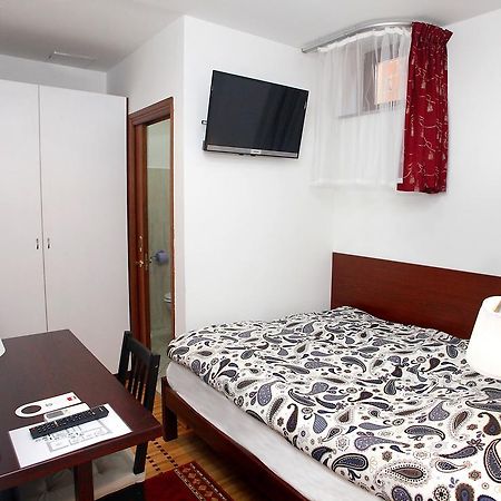 Guest House Isabel ซาเกร็บ ภายนอก รูปภาพ