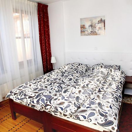 Guest House Isabel ซาเกร็บ ภายนอก รูปภาพ