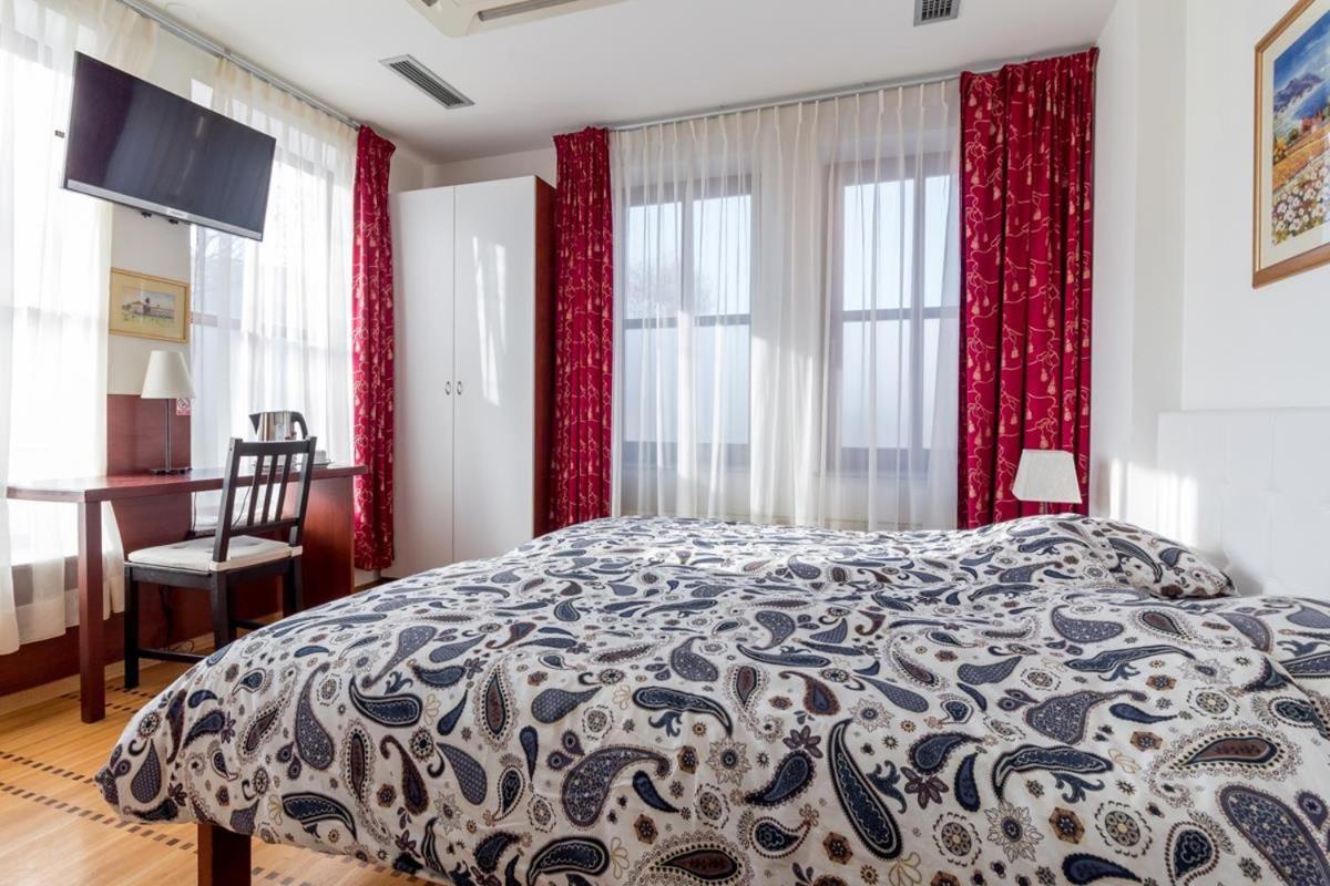 Guest House Isabel ซาเกร็บ ภายนอก รูปภาพ