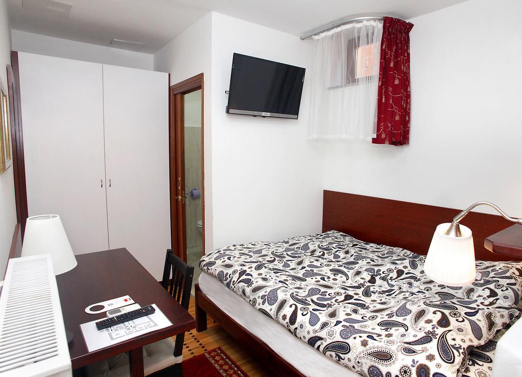 Guest House Isabel ซาเกร็บ ภายนอก รูปภาพ