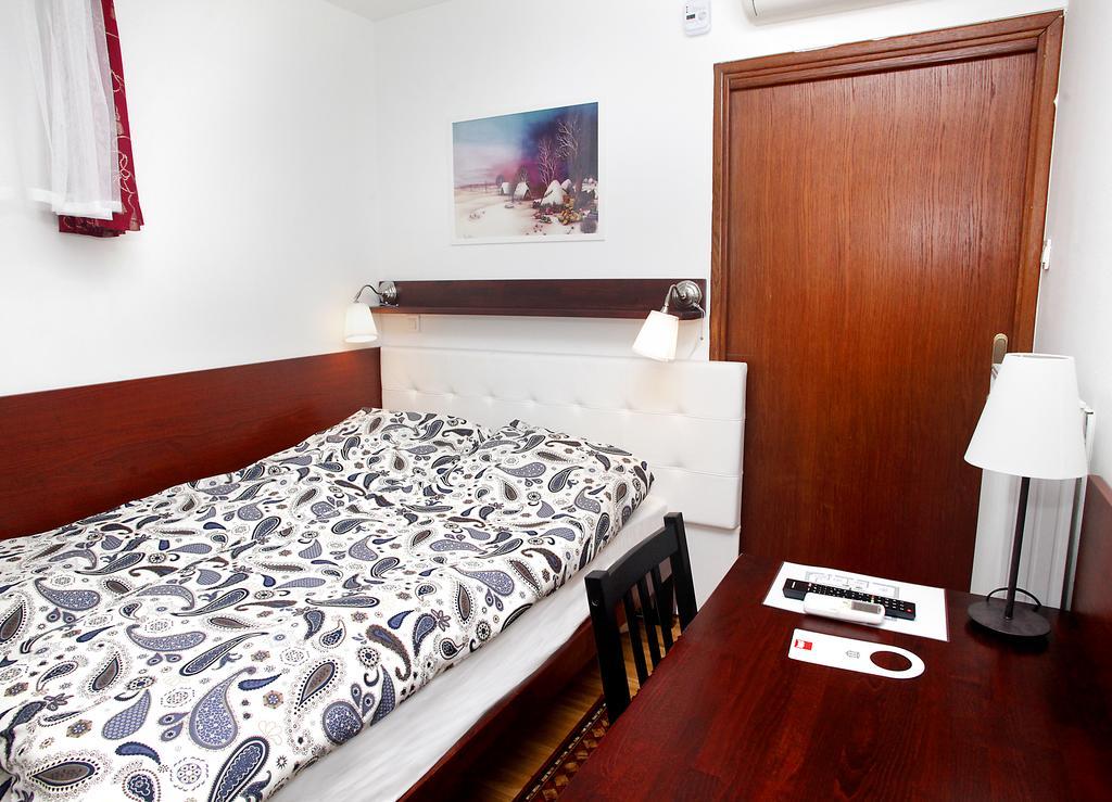 Guest House Isabel ซาเกร็บ ภายนอก รูปภาพ