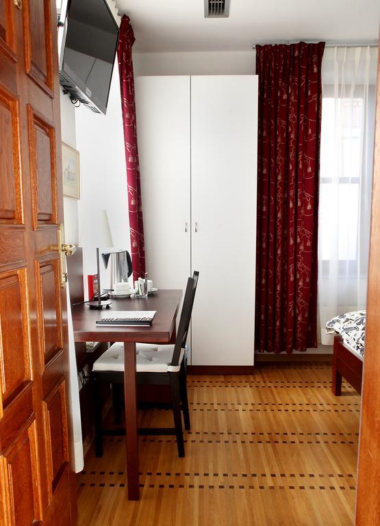 Guest House Isabel ซาเกร็บ ภายนอก รูปภาพ