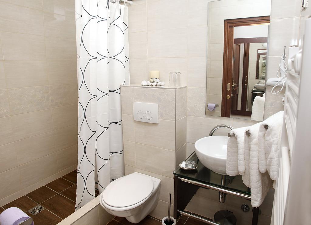 Guest House Isabel ซาเกร็บ ภายนอก รูปภาพ
